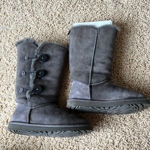 Gray Bailey button UGGs